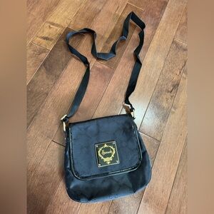 Harrods shoulder bag snap closure Black